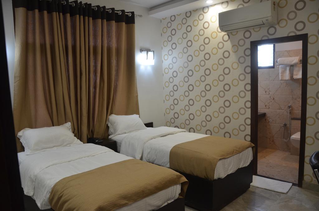Hotel Park Plaza Bénarès Extérieur photo
