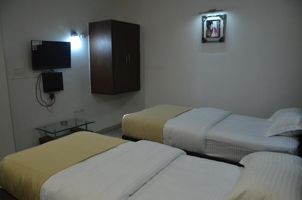 Hotel Park Plaza Bénarès Extérieur photo