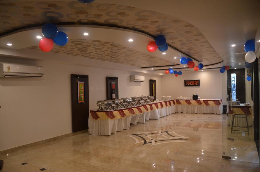 Hotel Park Plaza Bénarès Extérieur photo