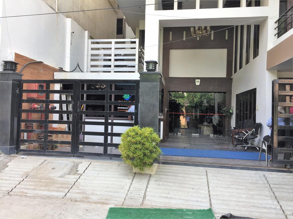 Hotel Park Plaza Bénarès Extérieur photo